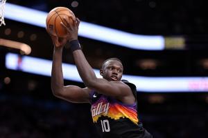 好兄弟好起来了！马卢阿奇获20分钟出场时间 贡献4分9篮板2盖帽！