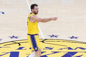 东契奇：每个人防守都很专注 能把尼克斯限制在百分以下很了不起