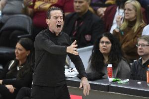 进攻哑火！骑士半场三分22投仅2中 次节全队仅10分