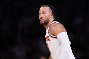 小琼斯：尽量用身体贴住布伦森挡在身前 让他无法在舒服位置投篮