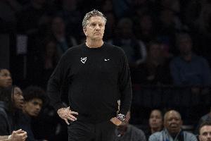 芬奇：我们第二节投不进球 打得太急躁了 总想着一锤定音