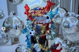 阿劳霍社媒晒照庆祝自己27岁生日：与维多利亚一起过生日