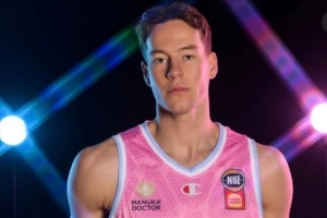 上季澳洲NBL场均17.9分！媒体人：新疆签新西兰外援萨姆·门内加