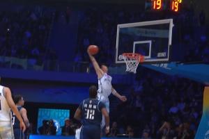 扣篮还得是你！张镇麟快下接球 拉满的大风车扣篮相当亮眼！