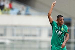 足球报：国安希望达万能复出踢泰山，俱乐部表示不要提什么复仇