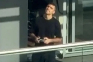 太阳报：罗德里在阳台玩无人机，邻居报警认为隐私被侵犯