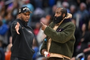 骑士不惧伤病&替补阵容深厚又能打！哈登真没打过这么富裕的仗