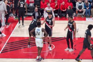 队记：韦斯利脚踝终结&杨瀚森暴扣联手贡献一个10佳球 很有意思