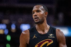 镇守篮下！莫布里12投7中砍下15分8板3盖帽 正负值+9