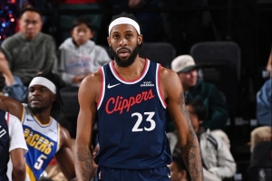 两双到手！以赛亚·杰克逊10中6拿到12分12板 其中5前场板