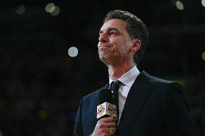 3年前的今天：湖人退役大加索尔球衣 悬挂在科比球衣旁