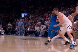 又来？多特追防后手直击约基奇面部 被吹一级恶意犯规