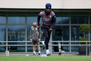 官方：皇马今日进行训练备战对阵曼城的比赛，卡马文加回归