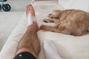 格拉利什社媒晒养伤照片：正努力康复，争取以更出色状态回归