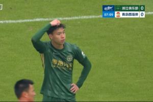 李昊力拒王钰栋！王钰栋晃开防守低射，李昊倒地扑救力保球门不失