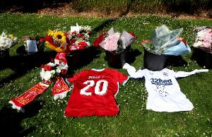 过分！部分球迷要求AI生成惨案和若塔的恶劣内容，利物浦已举报