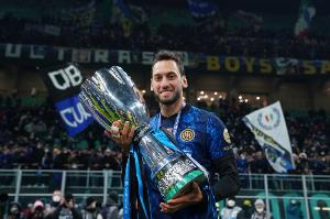 罗马诺：恰尔汗奥卢的续约完全停滞，若没进展极可能今夏离开国米