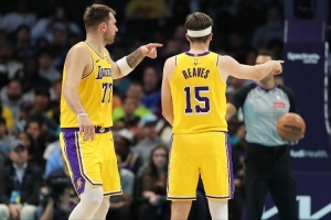 马健：专注的湖人进攻效率就是季后赛级别 东里完全填补老詹空缺