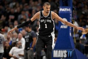 统治攻防！文班亚马上半场10中6 砍下15分5板2帽&正负值+18