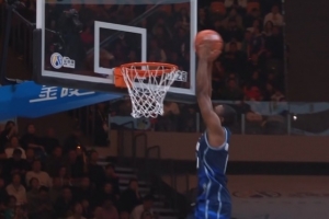 无限起飞！迪亚洛切入接赵继伟回传空接拽筐暴扣