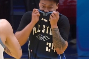 身手全能！赵睿半场6中4贡献11分5板6助 但也有三分三不沾