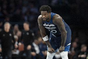 兰德尔：我们第二节不止是投不进 更关键的是我们根本没防守