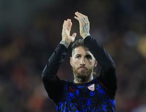 拉莫斯的合作者在塞维利亚主场观战，透露目前收购谈判进展顺利