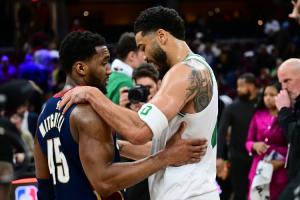 米切尔：塔图姆打得有些犹豫很正常 歇了10个月打成这样已很惊艳