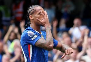 乔·科尔：若昂·佩德罗简直是个怪物，用回撤和跑位撕破对手防线