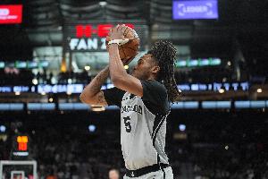 卡斯尔：教练组能洞察对手的战术和弱点 并以此来让我们发挥优势