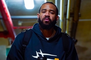 媒体人：麦基状态一般 但他和周琦给对手攻筐的压力非常大