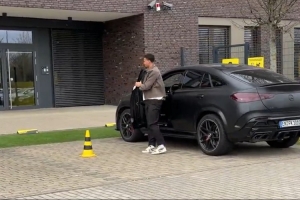 德天空:恩梅查已抵达俱乐部签新合同 他将成多特收入最高球员之一