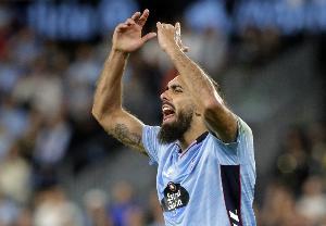 伊格莱西亚斯：指甲涂黑支持黑人运动 小贝古蒂改变足坛男性形象