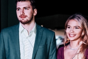 名记：东契奇回老家探视欲带女儿返美与未婚妻起争执 对方曾报警!