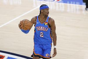 追梦：亚历山大的特点是非常滑溜 只要有一点空隙他就钻过去了