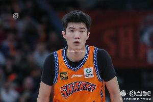 卢伟：偰李永炜作为我们重点培养的后卫 这段时间一直表现得很好