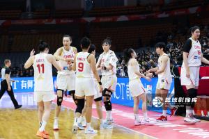 韩乔生：中国女篮三大中锋状态拉满 小宝惊艳全场 张子宇未来可期