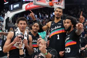 恐怖至极！马刺力克凯尔特人豪取5连胜 过去17战16胜