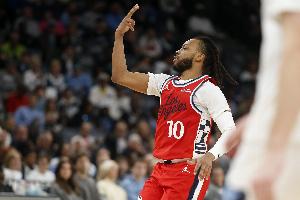 小琼斯：加兰的一切都让我印象深刻 他脚步太灵活了很难被防住