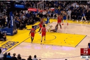 积极性拉满！小佩顿快攻中跟进补扣助勇士追分打停公牛！