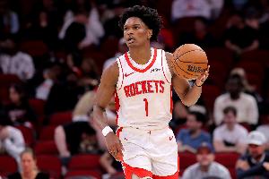 上篮都不进！阿门首节4投0中没有得分 仅拿到2篮板1抢断