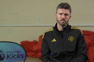 卡里克：处理压力是梅努真正的天赋 信任青训是曼联的重要部分