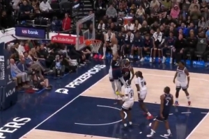 摧枯拉朽！乔丹·米勒接球腾空而起 力压兰德尔暴力隔扣