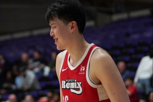 弹无虚发！杨瀚森低位要球翻身勾手再中 7中7已砍17分