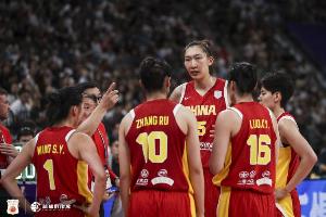 媒体人：中国女篮内线攒够了“移动长城” 外线又不行了