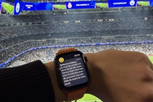 气氛热烈！伯纳乌球场声浪太高，记者智能手表报警