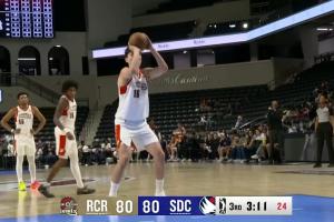 得分G联盟生涯新高！杨瀚森顶开防守上篮 紧接着再进勾手11中11！