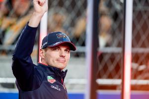 维斯塔潘：训练时把模拟器换成了Switch，通过马里奥赛车来练习