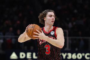 无力回天！吉迪17中10高效砍下27分8板15助 6记三分创生涯新高