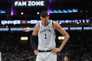 主场迎战掘金！米奇：文班亚马&巴恩斯将赛前决定是否出战比赛